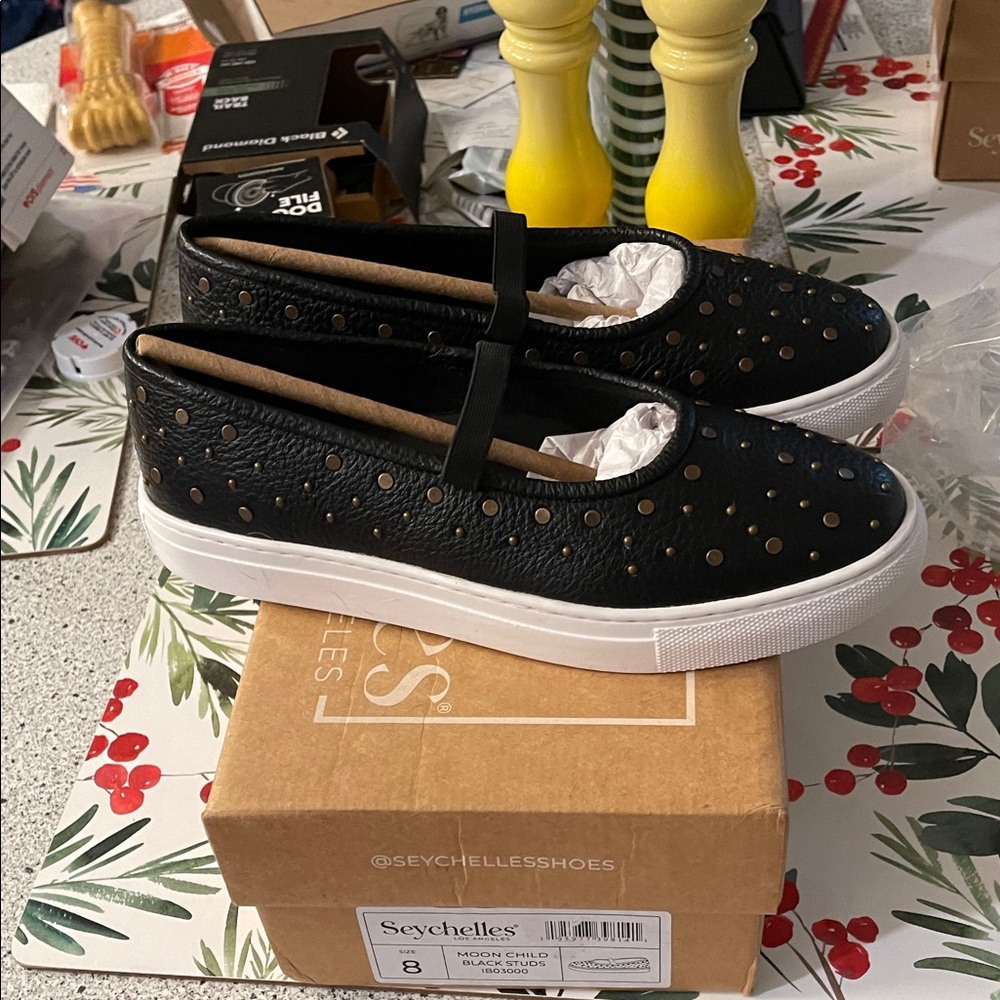 Seychelles Moon child Black Studs Casual Sneakers NEW - Picture 5 of 6